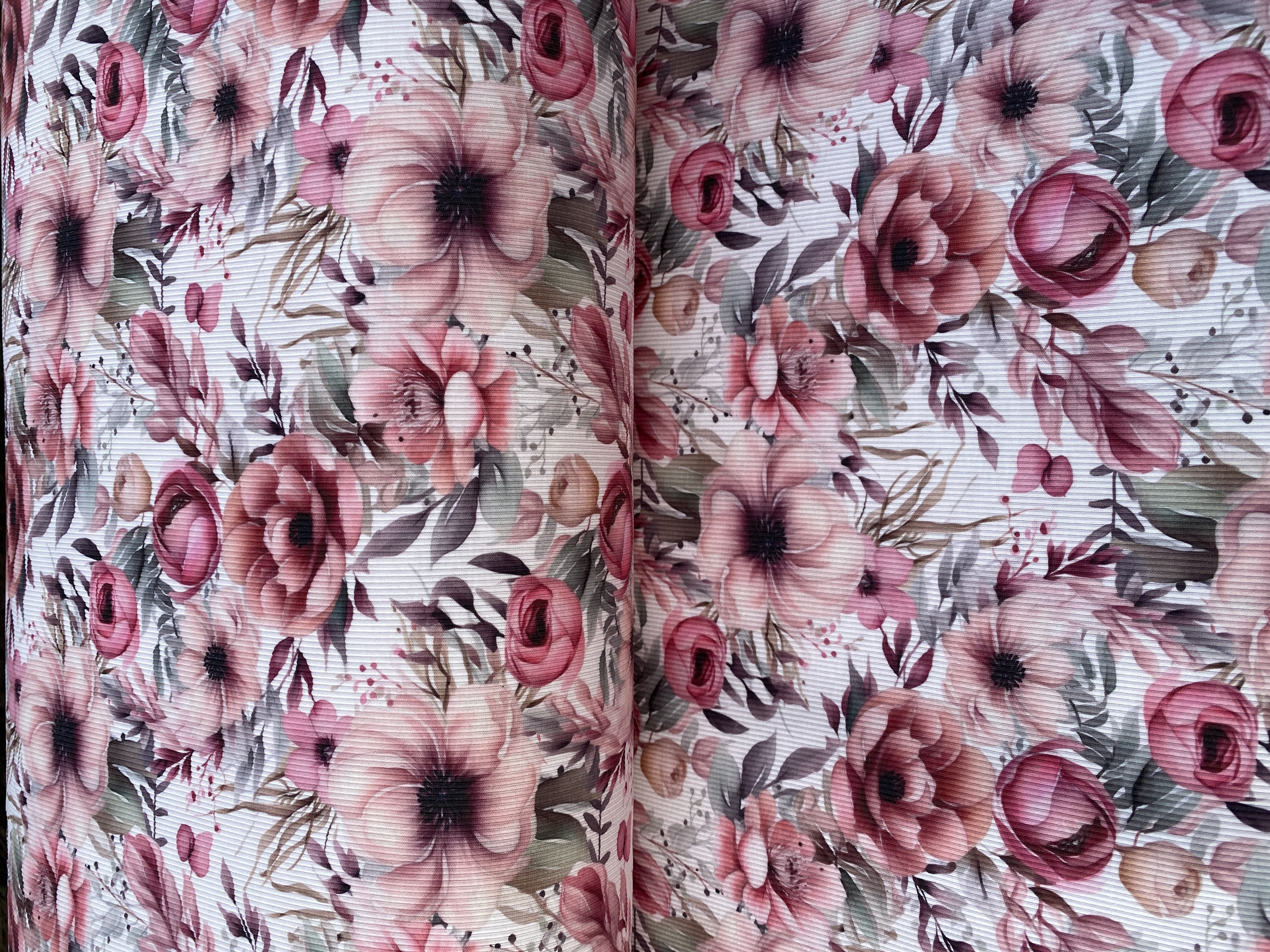 ŽEBROVANÝ ÚPLET KVĚTY NA RUŽOVÉ